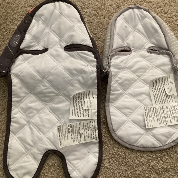 SOLD. Car seat/stroller inserts with straps - Picture 3 of 5